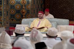 Image du Maroc Professionnelle de  Sa Majesté le Roi Mohammed VI, Amir Al Mouminine, préside à Casablanca la troisième causerie religieuse du mois sacré de Ramadan 1439", le 25 Mai 2018. (Photo/ SPPR) via Jalilbounhar.com 